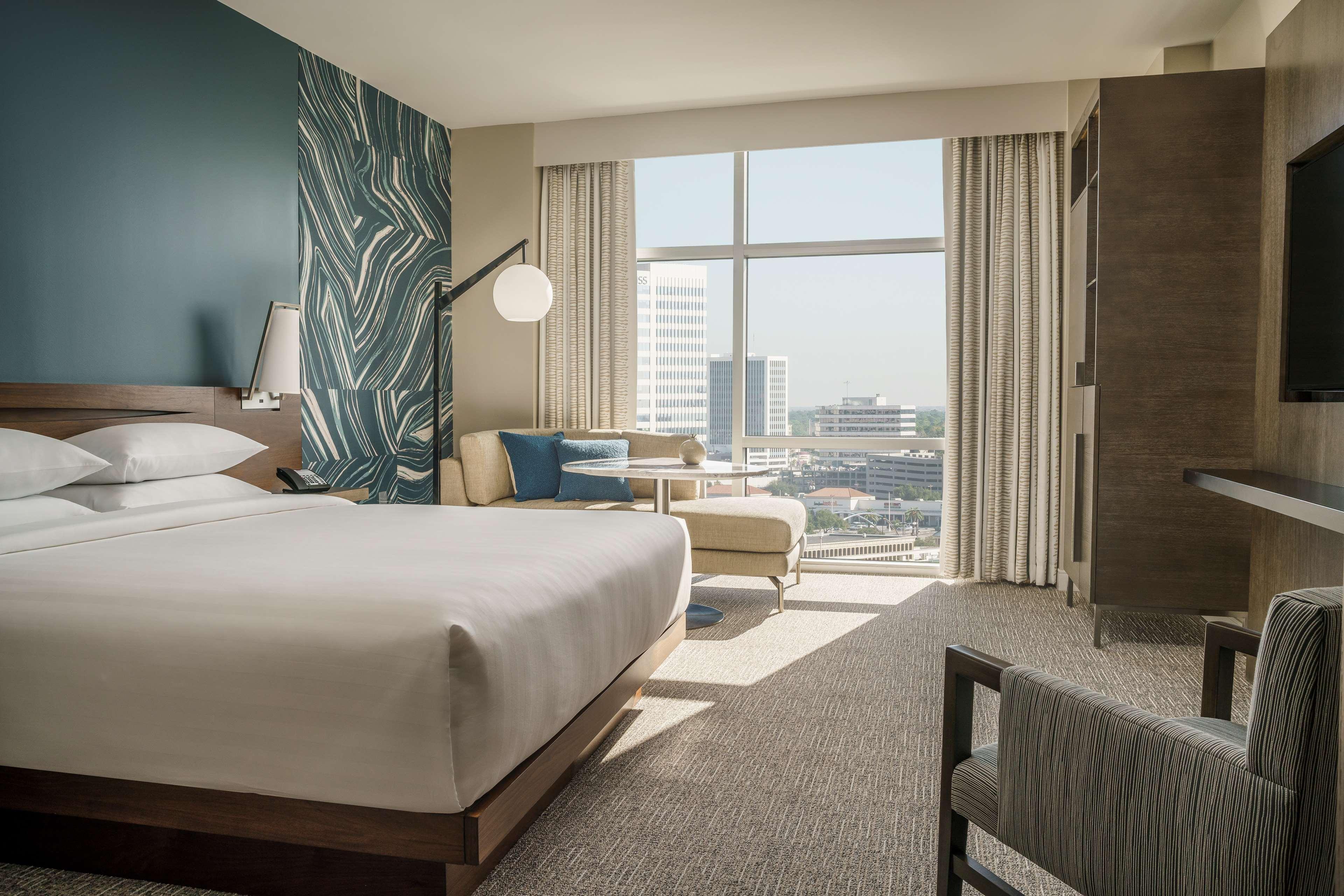 Hyatt Regency Galleria 4*
