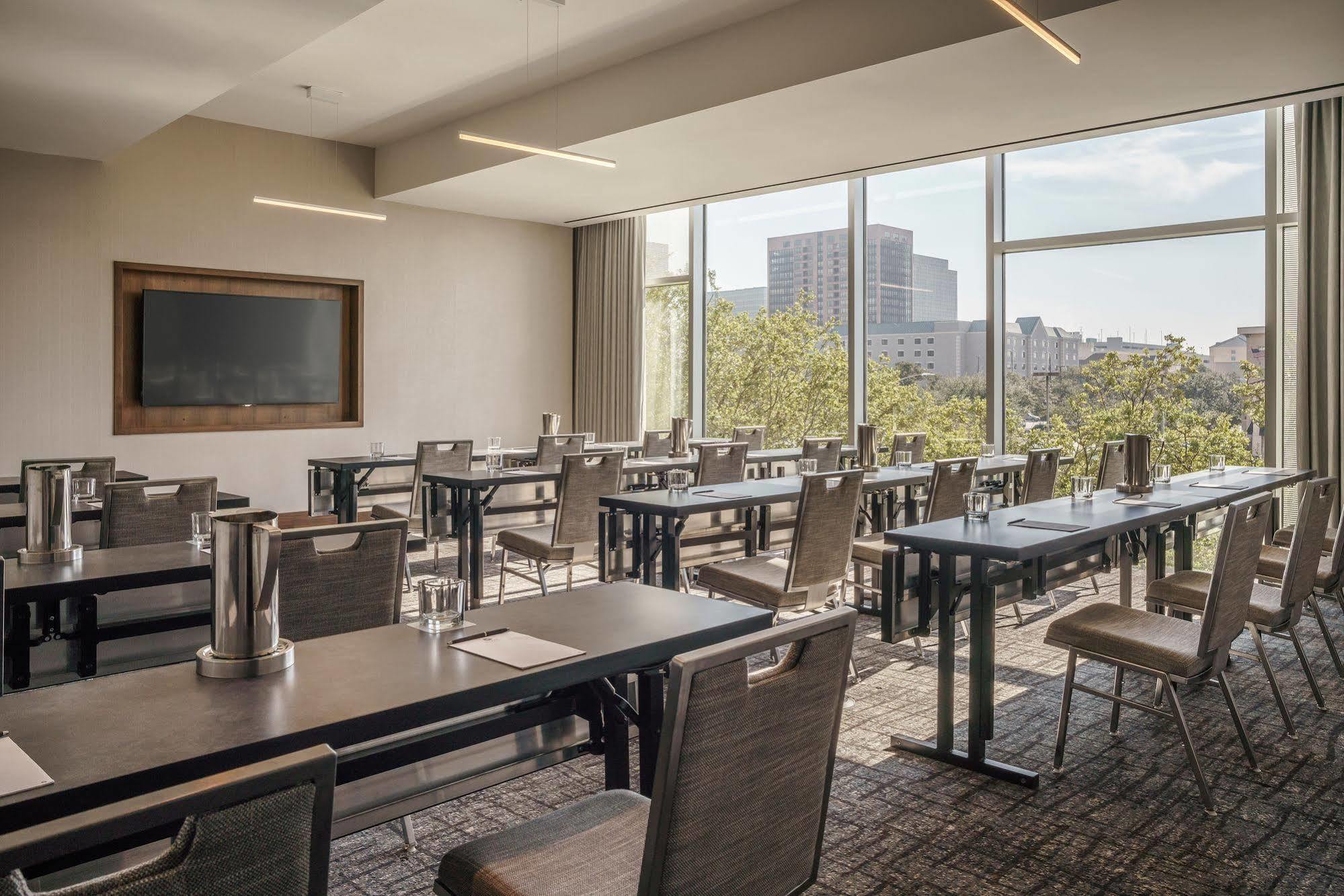 Hyatt Regency Galleria 4*